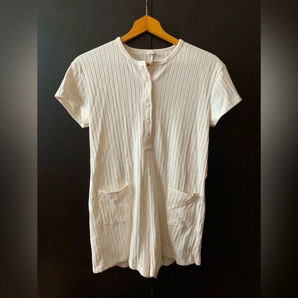 Old Navy women’s ivory ribbed romper size small